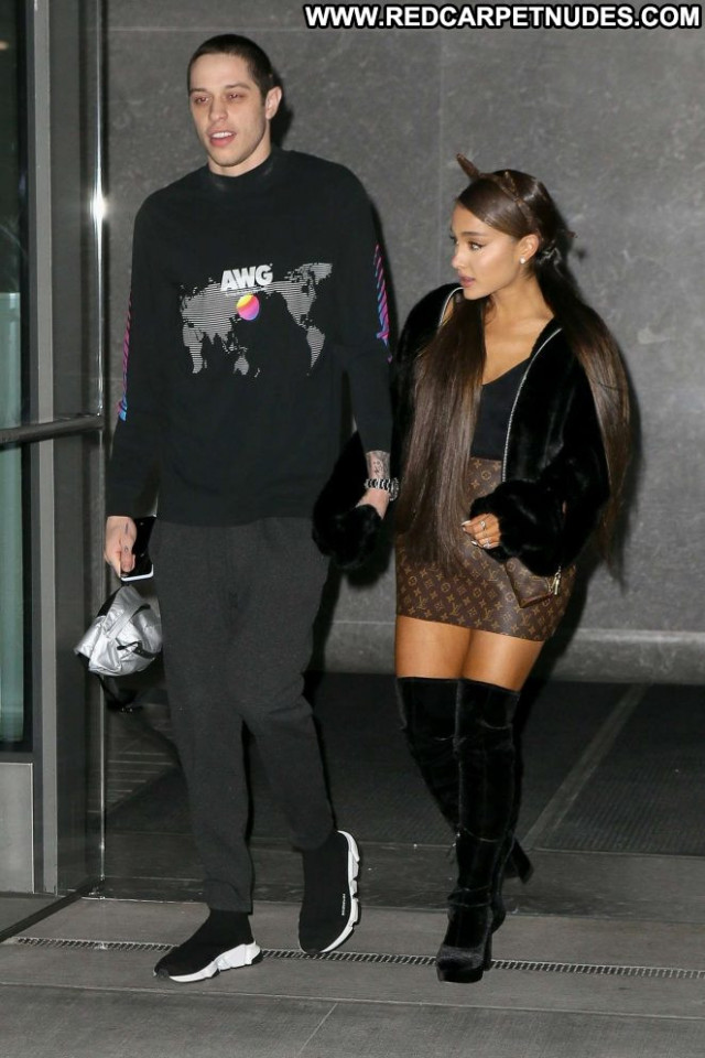 Ariana Grande New York  Paparazzi Posing Hot Celebrity New York