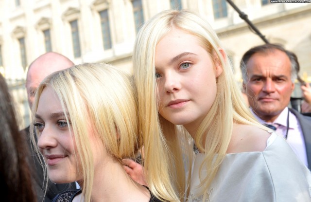 Elle Fanning Fashion Show Fashion Celebrity Posing Hot Beautiful Babe