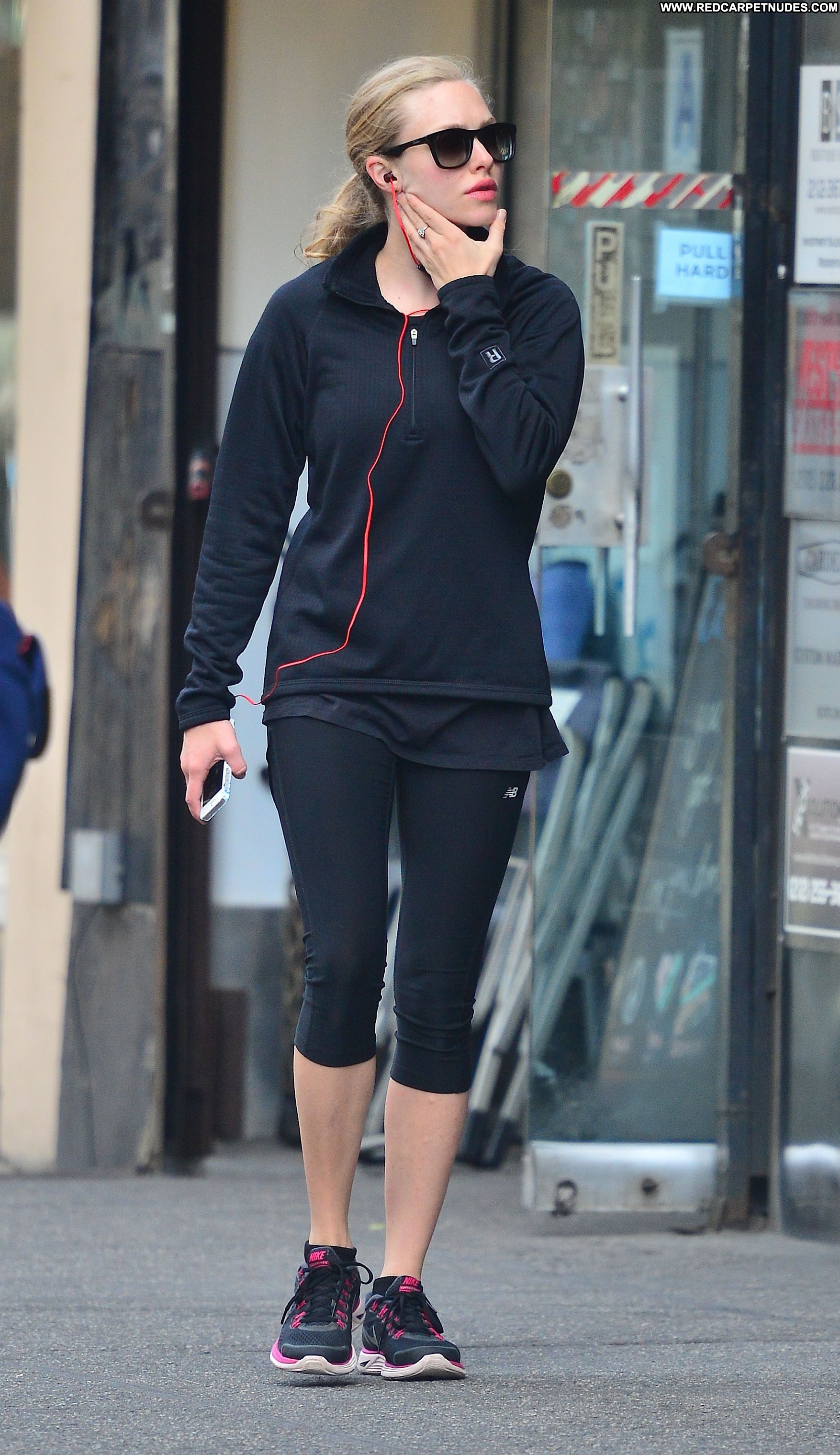 Amanda Seyfried No Source Celebrity Beautiful Babe Posing Hot Jogging ...