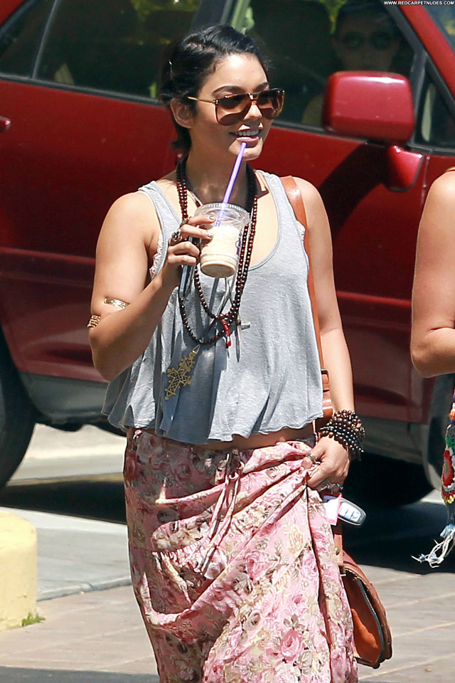 Vanessa Hudgens Shopping High Resolution Shopping Friends Celebrity